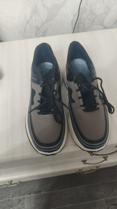 Мужские кроссовки,новые