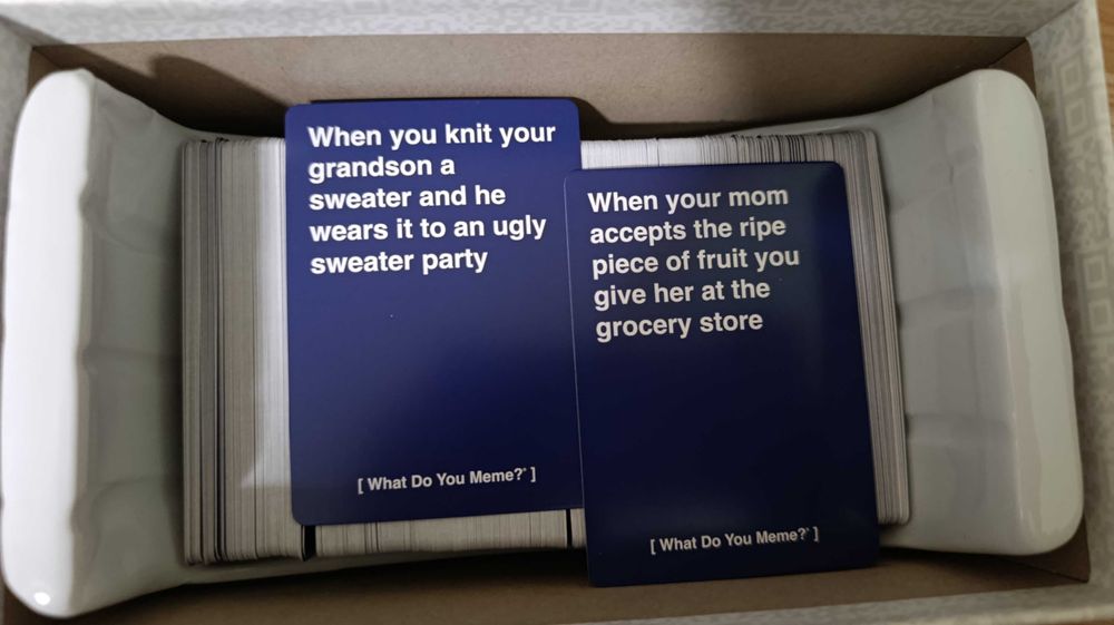 Игра с мемета и карти