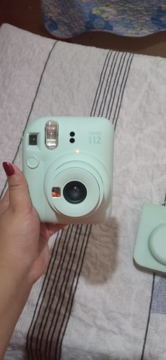 Instax 12 mini camera sotiladi