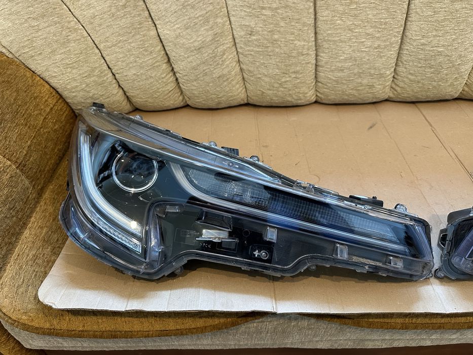 Faruri, Far stanga / Far dreapta Toyota Corolla 2018-2022, E210