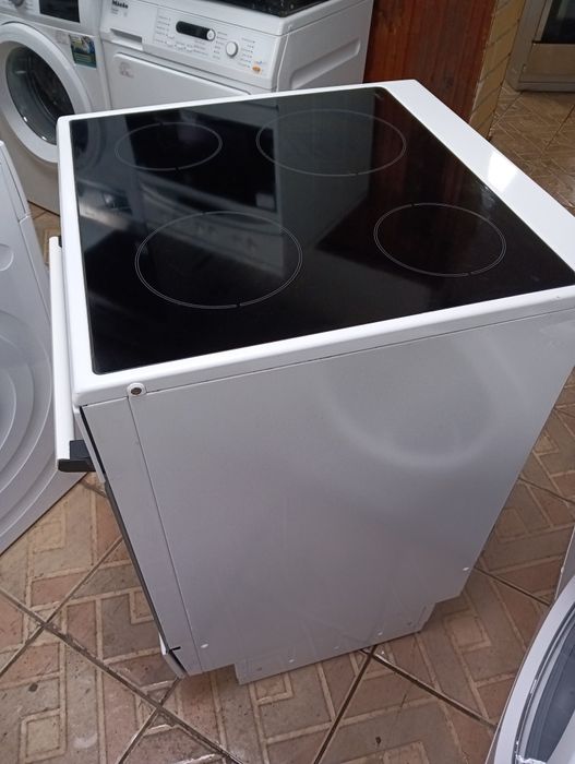 Свободно стояща печка с керамичен плот Бош Bosch 2 години Гаранция!