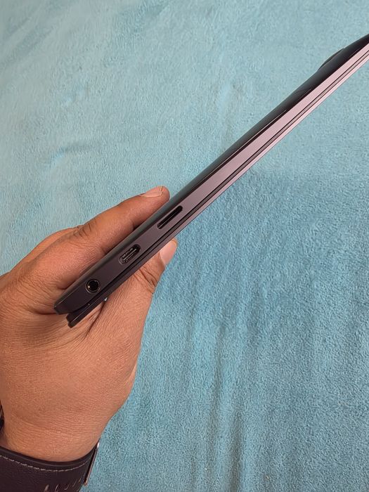 Galaxy Book 2 Pro 360  / OLED / TOUCH 13,3  / 8GB DDR5 . I5 1240P / iris XE  (1kg )