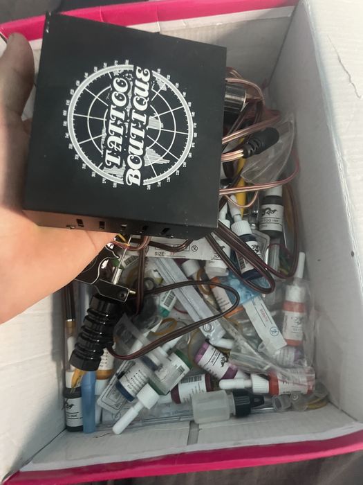 Vand kit pentru tatuaje