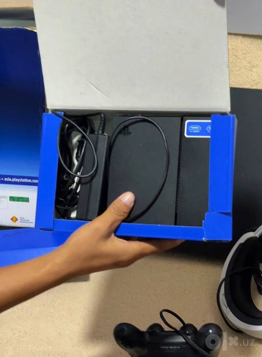 PS4 Pro + VR [1TB] sotiladi