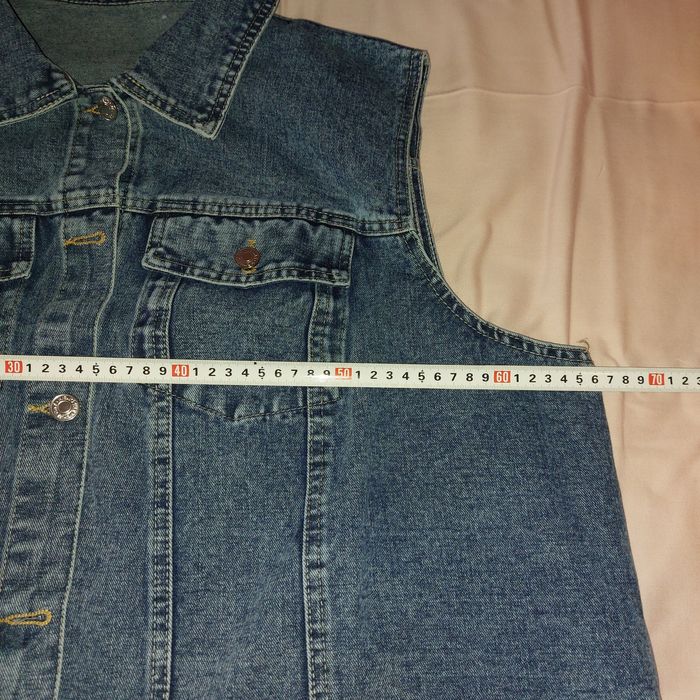 Продавам нов дънков елек,голям размер.