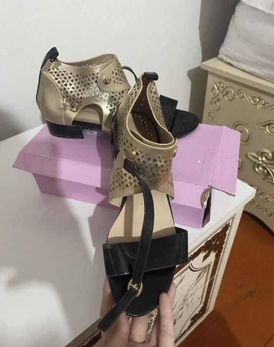 Жаздык аяк кимдер