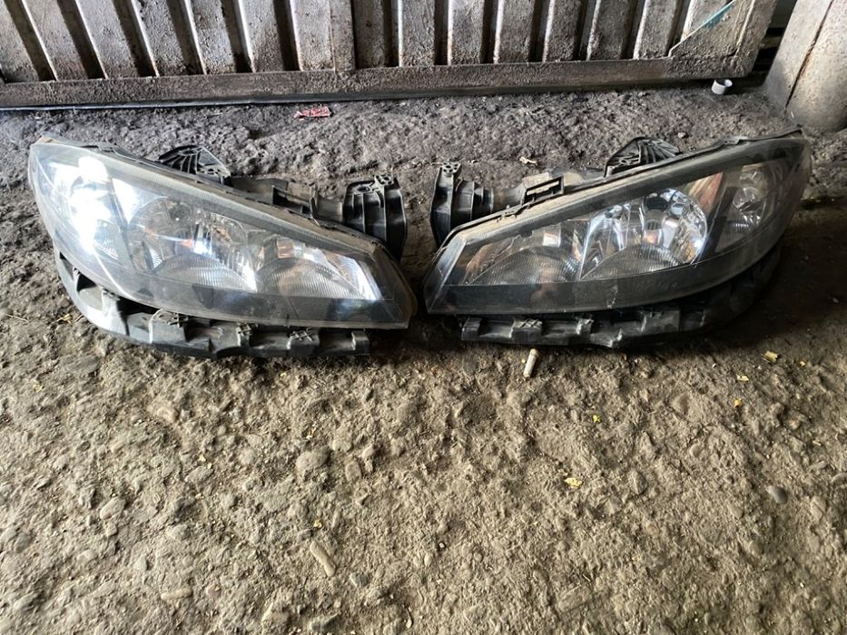 Far stanga Renault Laguna 2 facelift din 2006