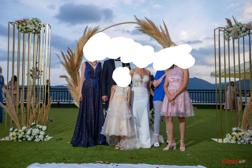 Продавам рокля за малки дами