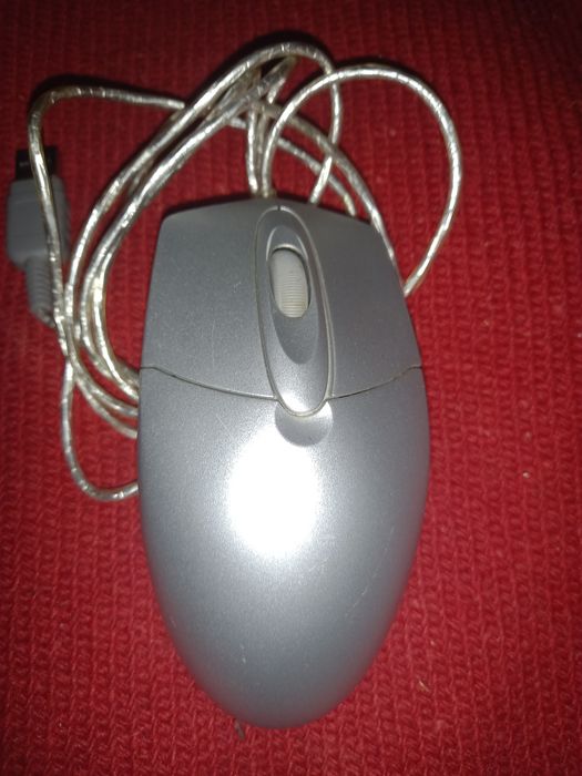 Vand tastatura și mouse