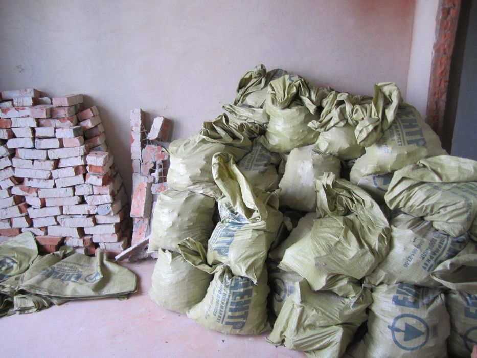 Привезу строителей мусор кирпич грунд  под фундамент есть доставка