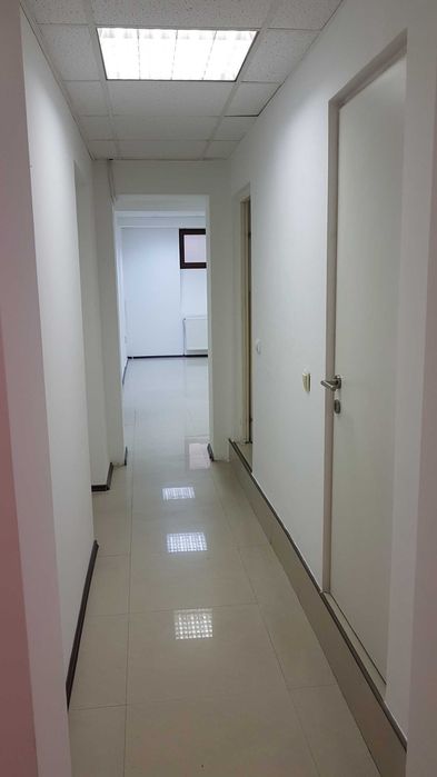 Cotroceni spatiu comercial / apartament 5 camere, 106mp, 2 bai, centrala, fara Risc, fara legea 112, Loc Parcare, demisol inalt