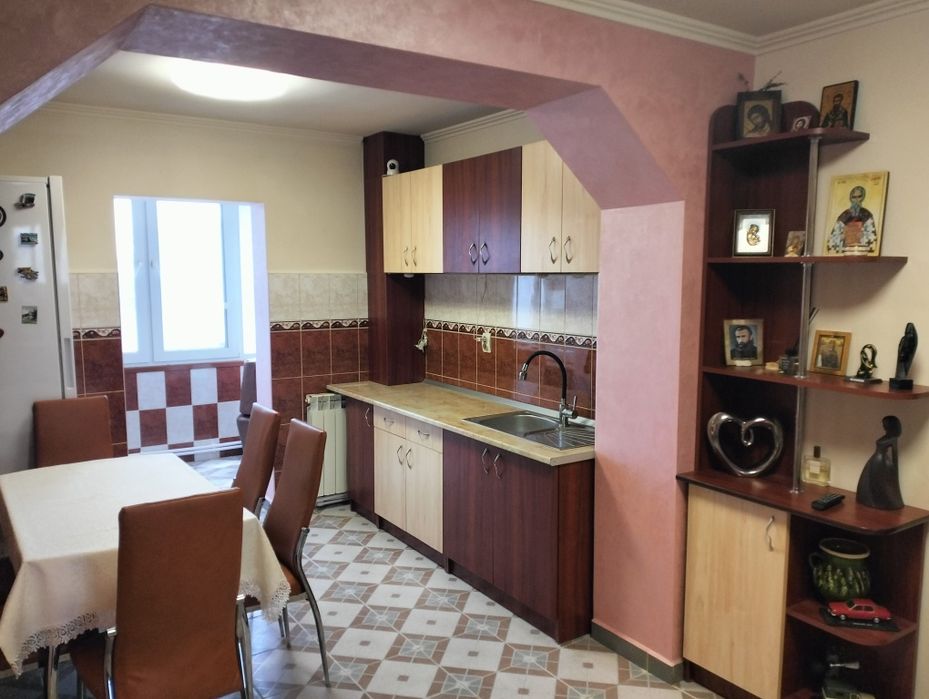 Vând apartament 3 camere (Obcini, Suceava)