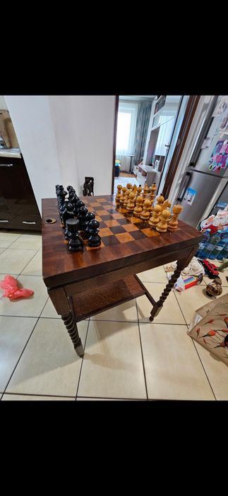 Masa de șah cu piese !