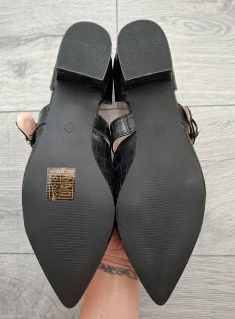 Vand pantofi dama marimea 40
