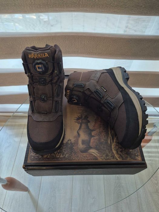 Чисто нови, неизползвани обувки Härkila за лов и тьризъм.