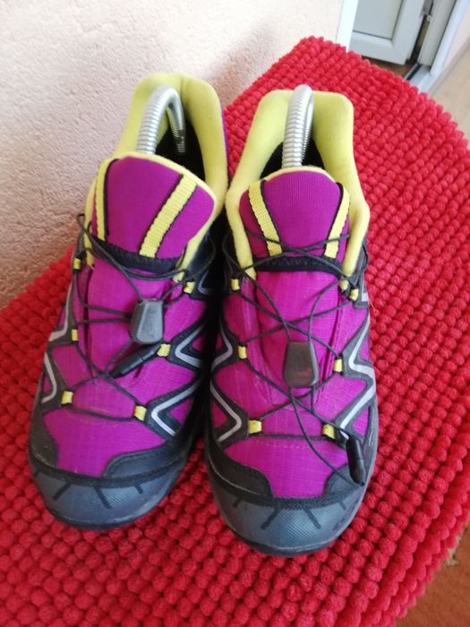 Adidași Salomon nr 37,5 dama