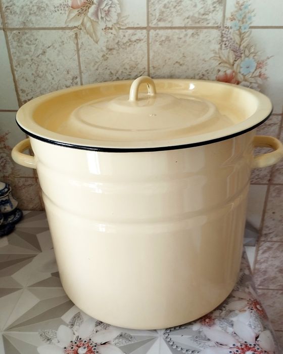 Продам кастрюли 2 штуки