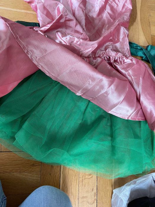 Рокля цвят праскова