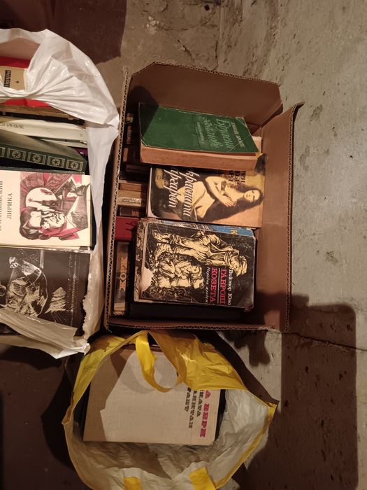 Подаряват се стари книги