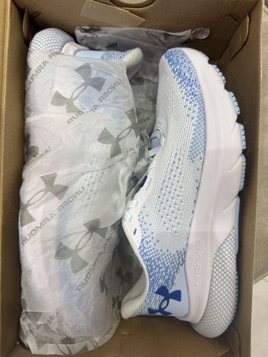 Under Armour кроссовки.