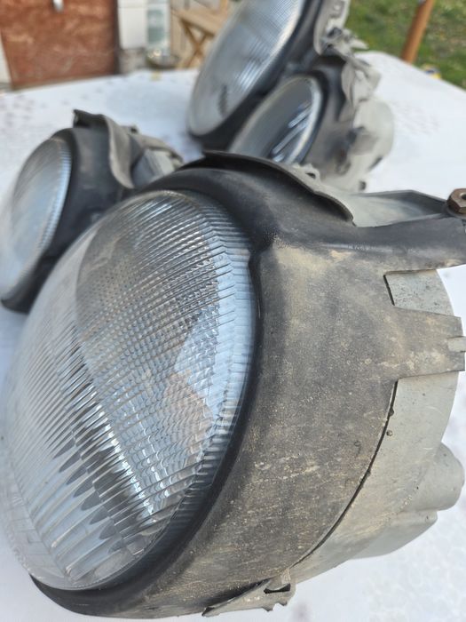 Рецеклирани Фарове за Mercedes CLK W208 (1997–2002)

Професионално пол