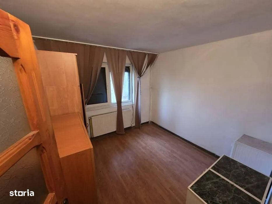 Apartament 3 camere,Craiovița Nouă,parter înalt, centrală,balcon