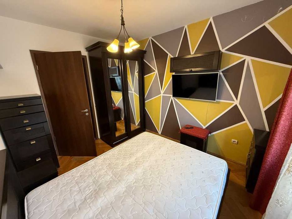 Apartament 3 camere de INCHIRIAT / VANZARE – Piața Romană, vedere în parc