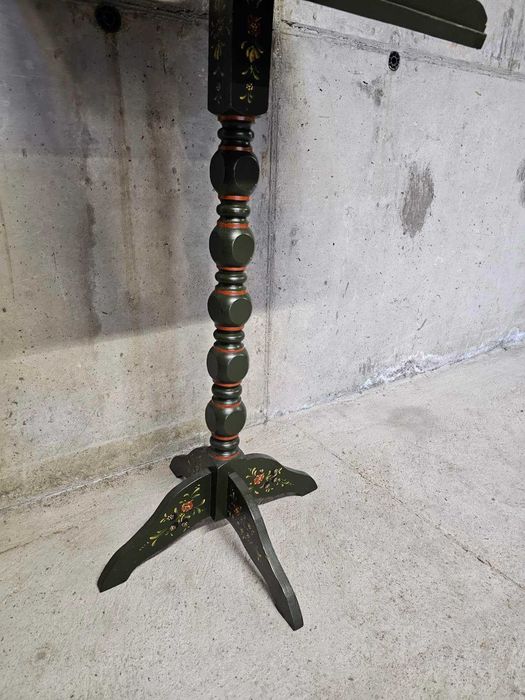 Шкаф с дърворезба