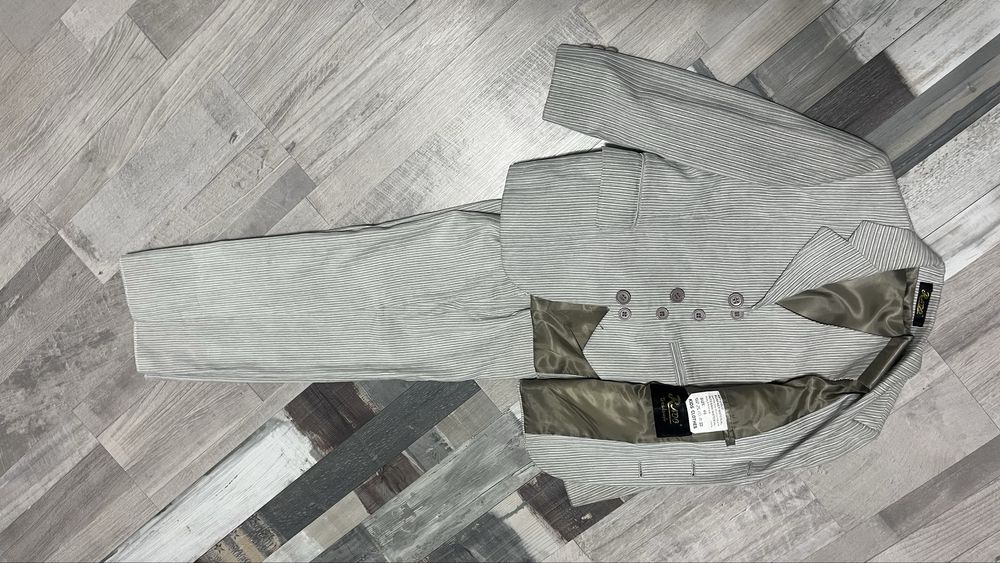 Костюм - тройка для мальчика 3-4 лет