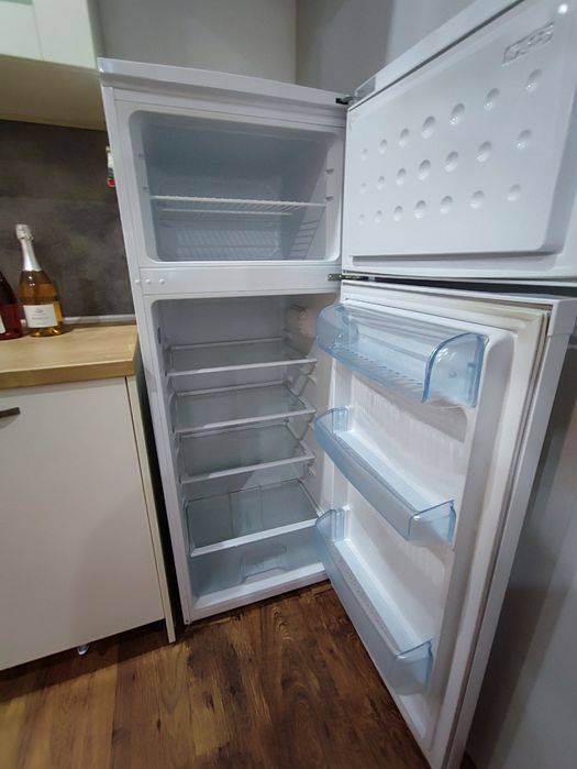 Хладилник с горна камера Beko