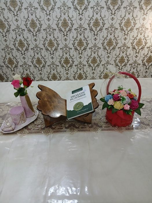 Китоб ва Куръон учун мустахкам подставка (кул мехнати)