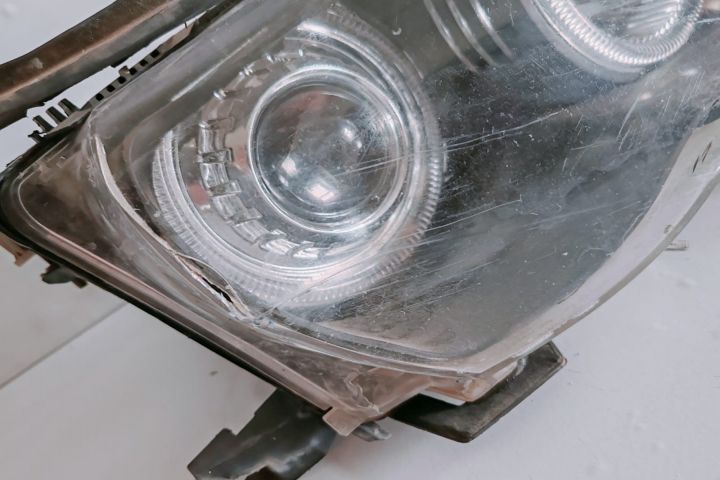 Far dreapta cu defecte 084441136R BMW Seria 3 E46 (facelift)