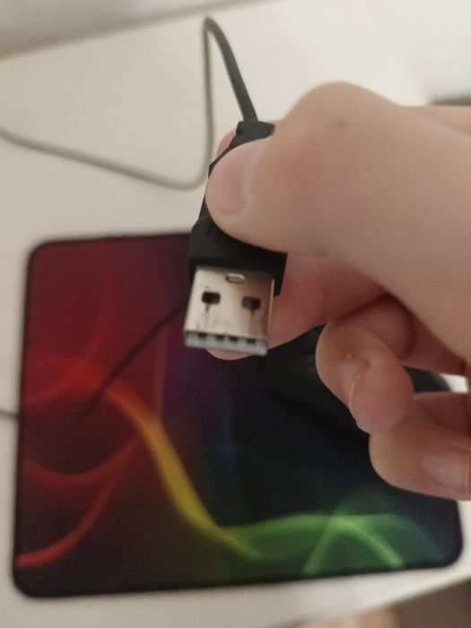 Продаю игровую мышку + коврик