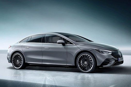 Călătorii la preturi mici cu Mercedes EQE