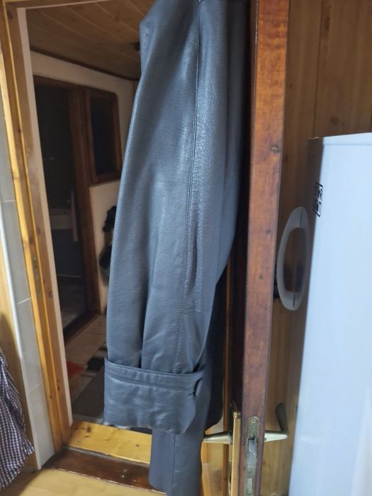Haina dama din piele culoare gri în stare buna