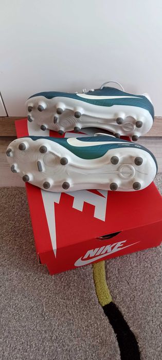 Футболни Обувки/бутонки Nike JR Legend 10 Academy FG/MG 30, стоножки