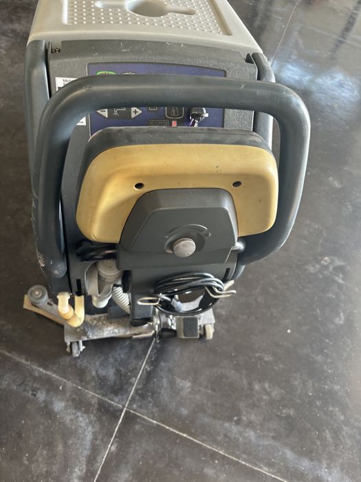 Masina curatat pardoseli nilfisk karcher etc