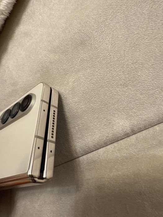 Samsung Galaxy Z Fold 4