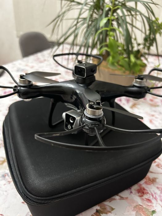 Дрон чисто нов с проблем и VR очила
