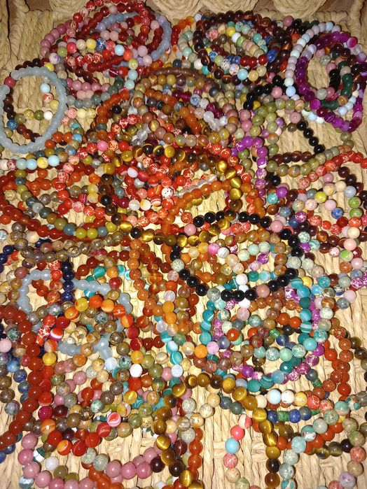 Brarari pietre semiprețioase lucrate manual.