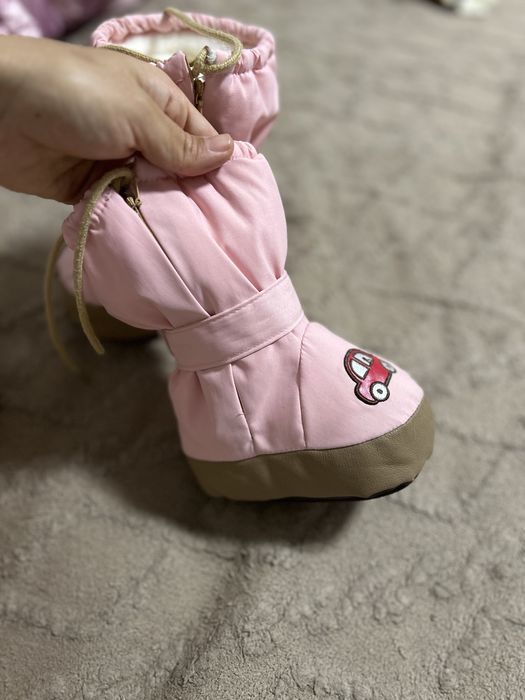 Продам Зимние пинетки для девочки