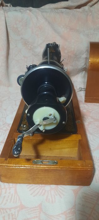 Продаётся ручная швейная машина Подольск.