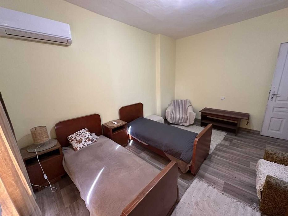 Дава се под наем Етаж от къща в Пловдив, Център - 90 кв.м за 498.27 € - Снимка #9