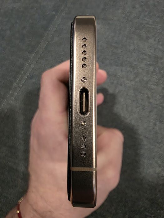 Като ЧИСТО НОВ: iPhone 16 Pro 256GB Desert Titanium – Ползван 3 дни