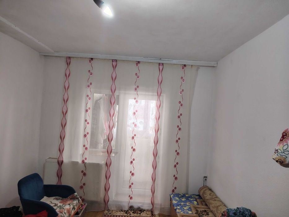 Apartament de vânzare 3 camere, etaj 1