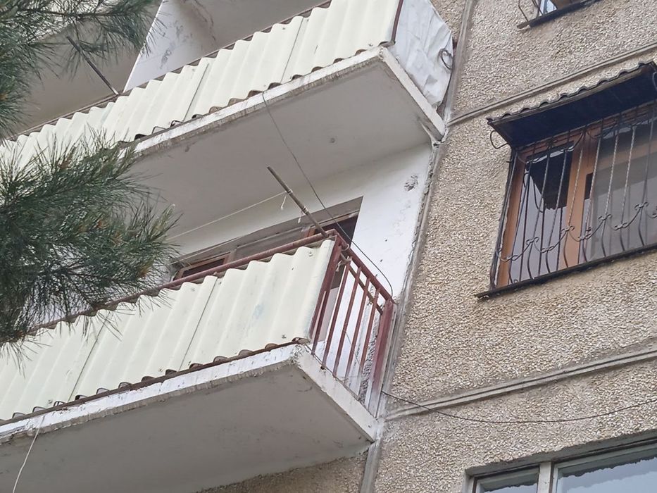 Квартира сотилади 10-микр-н Низомий 2а