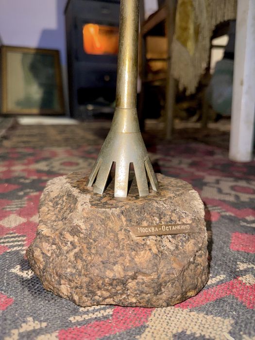 Ретро макет на кулата „Останкино“ – Москва | Месинг и естествен камък