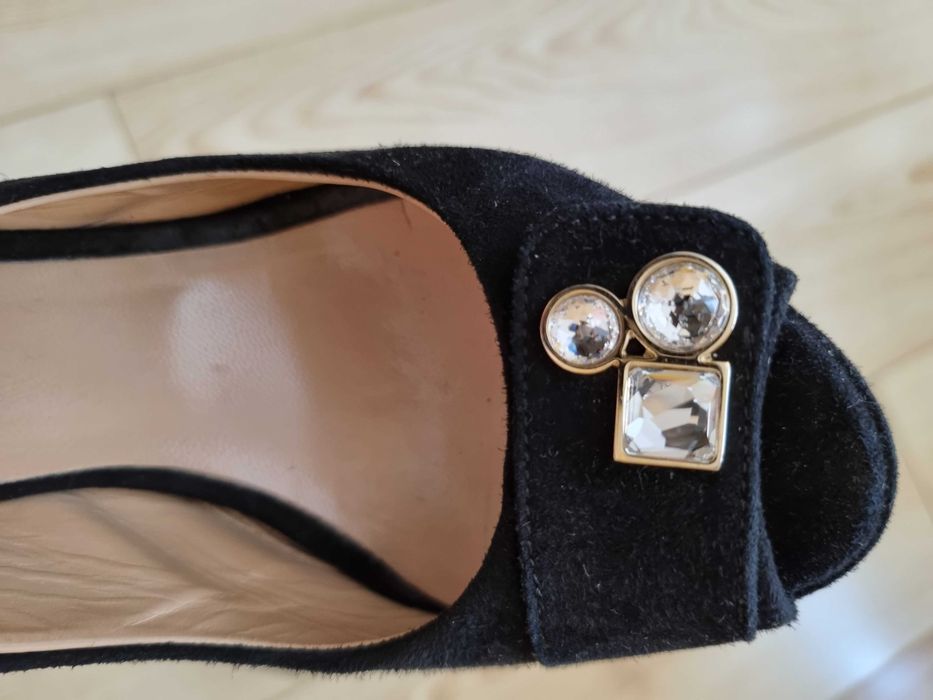 Брендовые босоножки р.35