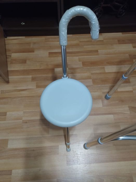 Se vinde : Baston cu scaun
