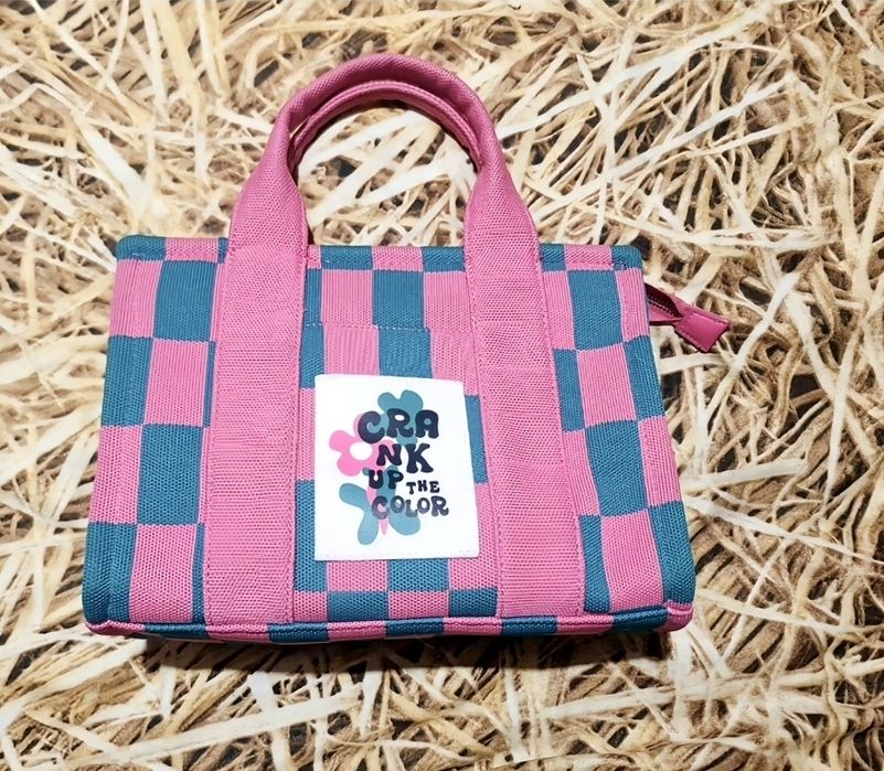 Цветна дамска чанта изработена от здрав текстил  от "Reserved " НОВА